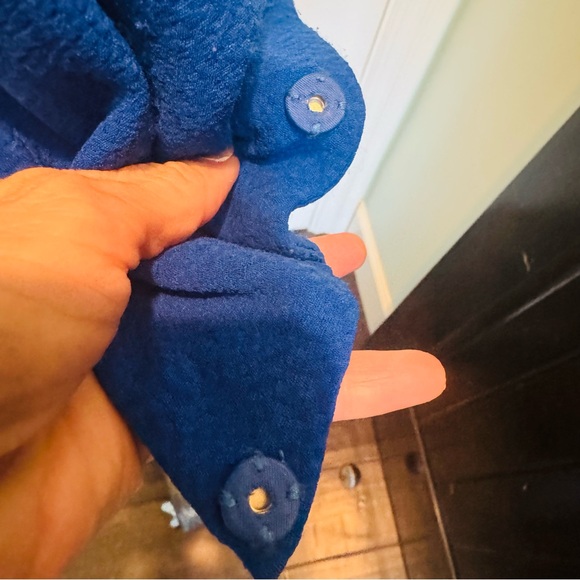 Gorgeous brilliant blue halter with tie around neck - Picture 7 of 15